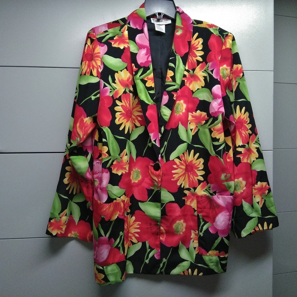 Brownstone Studio Floral Blazer